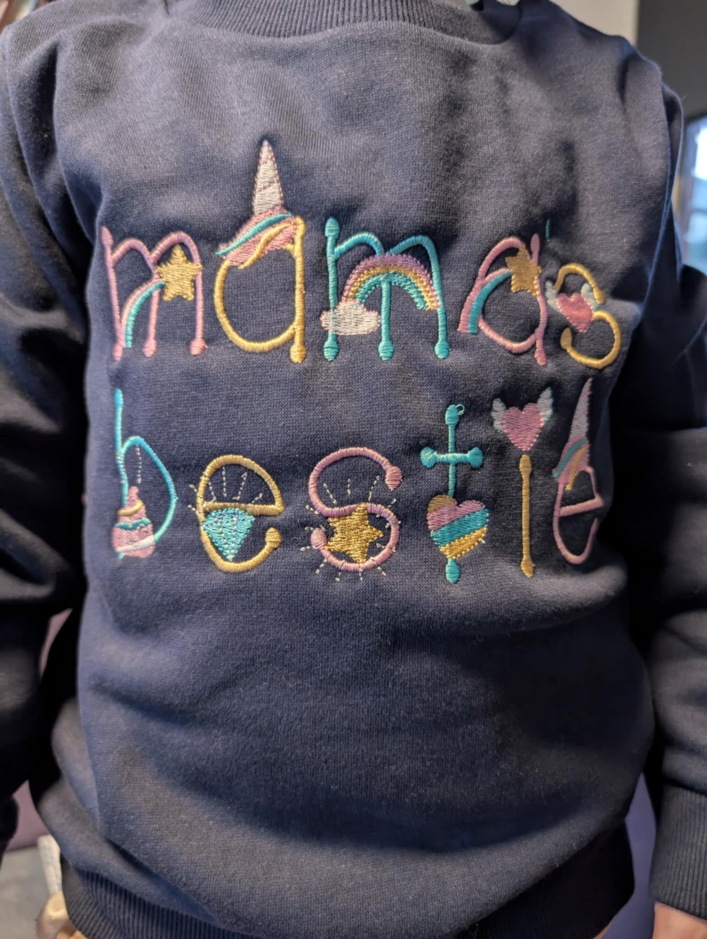 π§΅β¨ Custom Embroidered Kids Jumpers β Featuring Themed Picture Lettering! β¨π§΅